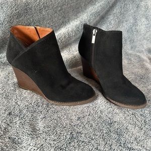 Lucky Brand Black Suede Low Top Zip Heeled Leather Upper Boots Size 6 Women’s